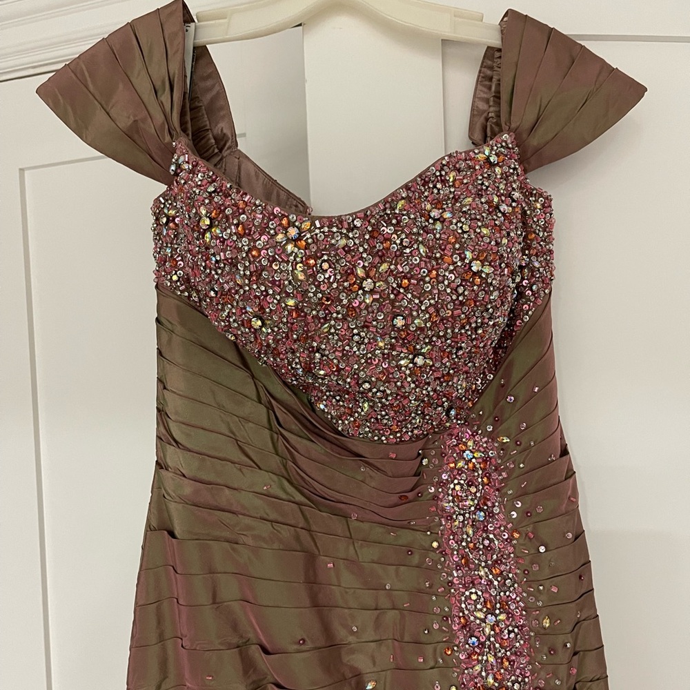 Custom-made even dress worn one time for one event. Great quality.